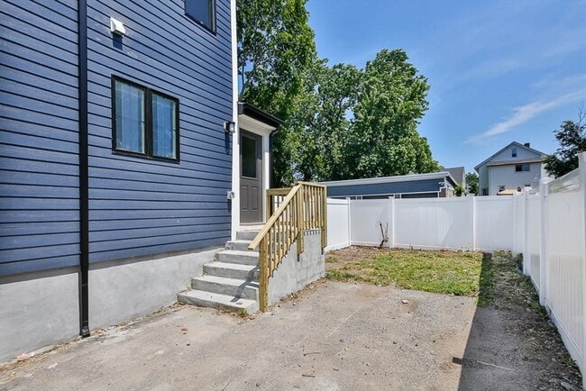 Photo - 120 Jerome St