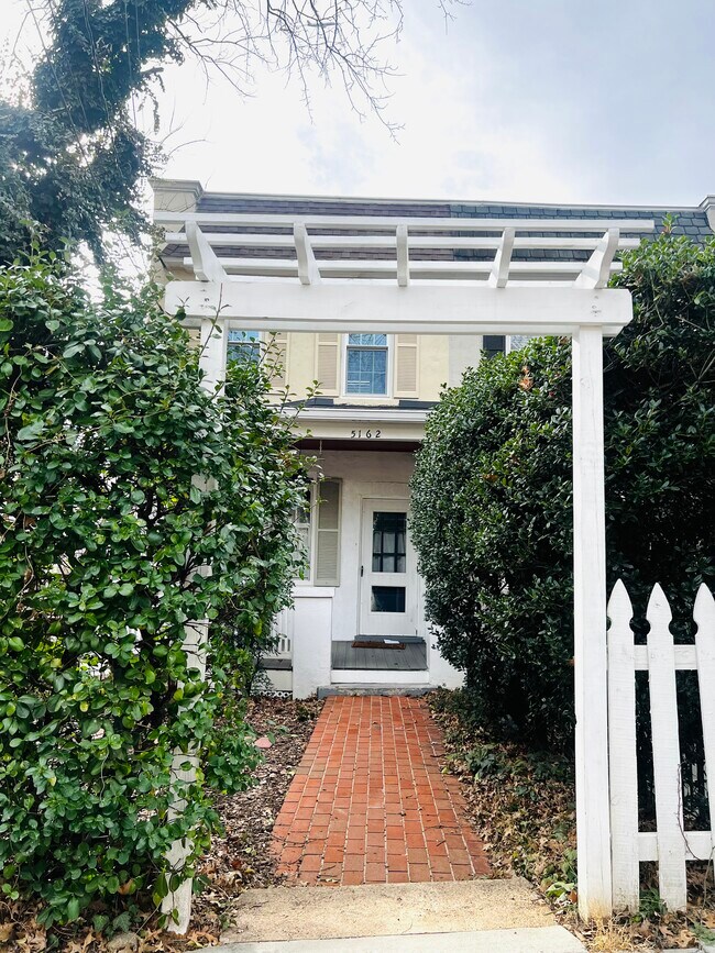 Photo - 5162 Fulton St NW