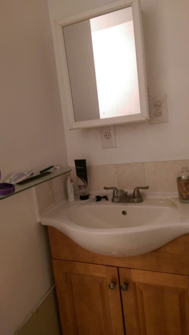 Building Photo - 350 N 42nd St Unit #1 Rental