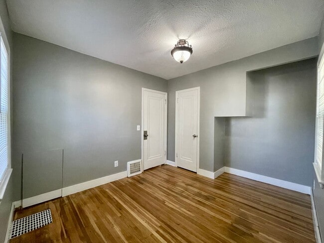 Photo - Stunning 3 Bedroom 2 Bathroom Home in Minneapolis!