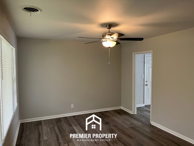 Photo - Newly Renovated 3-Bedroom Home for Rent in Huntsville, AL - Hardwood Floors & Fenced Backyard