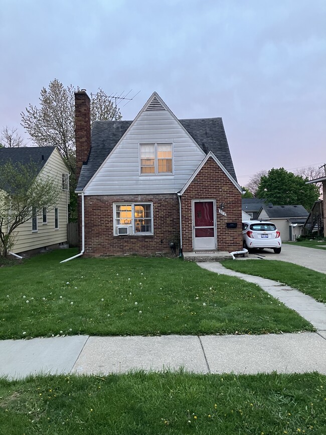 Photo - 305 Potter Ave House