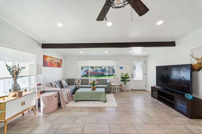 Gather on the sofas to watch the flatscreen TV with Roku, Netflix and more. - 9853 Saint George St