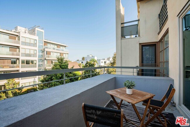1645 Malcolm Ave Unit 302