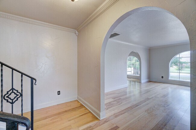 Photo - Spacious 4-Bedroom Home with Modern Amenities & Ideal Location Near Lake Hefner in OKC!