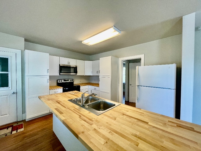 Photo - 8079 W 2nd St