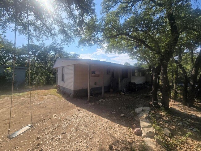 21401 Lindeman Ln