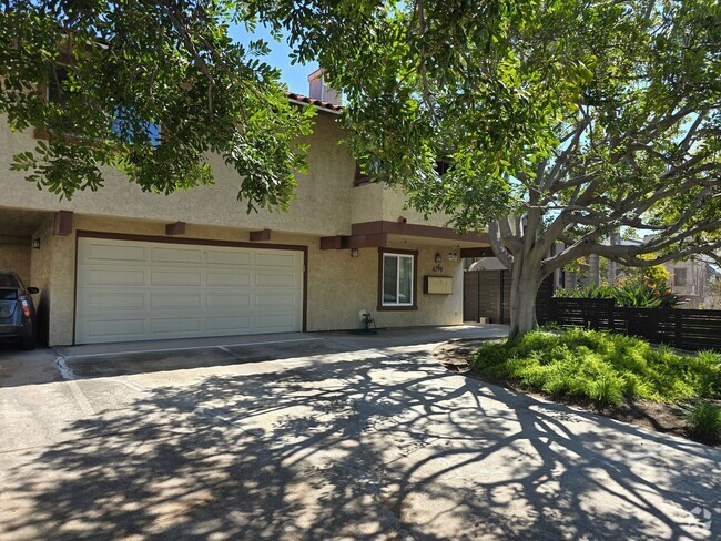 Building Photo - 2 Bedroom Lower Unit 3 Rental