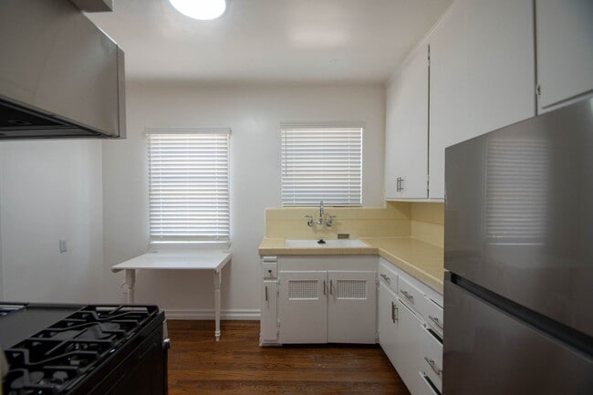 Photo - 10839 Moorpark St Unit 39
