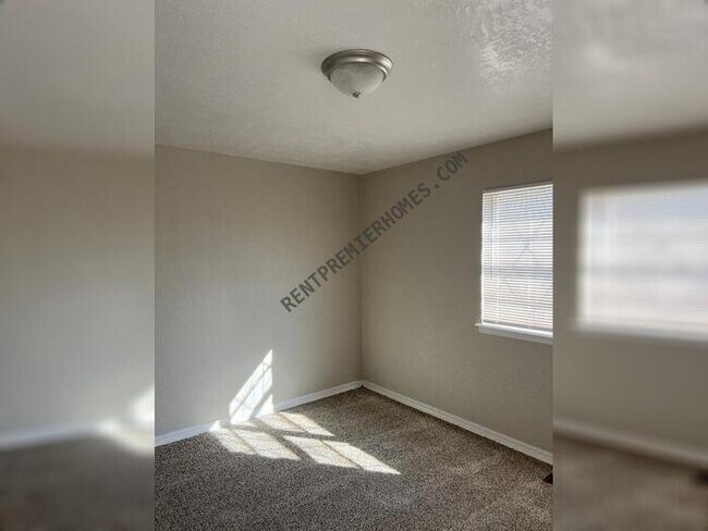 Photo - 701 NE 81st St