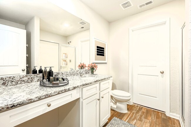 Photo - 2193 Southlea Dr
