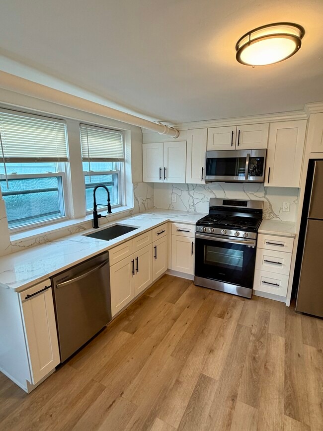 Building Photo - 54 S Kensico Ave Unit BSMT