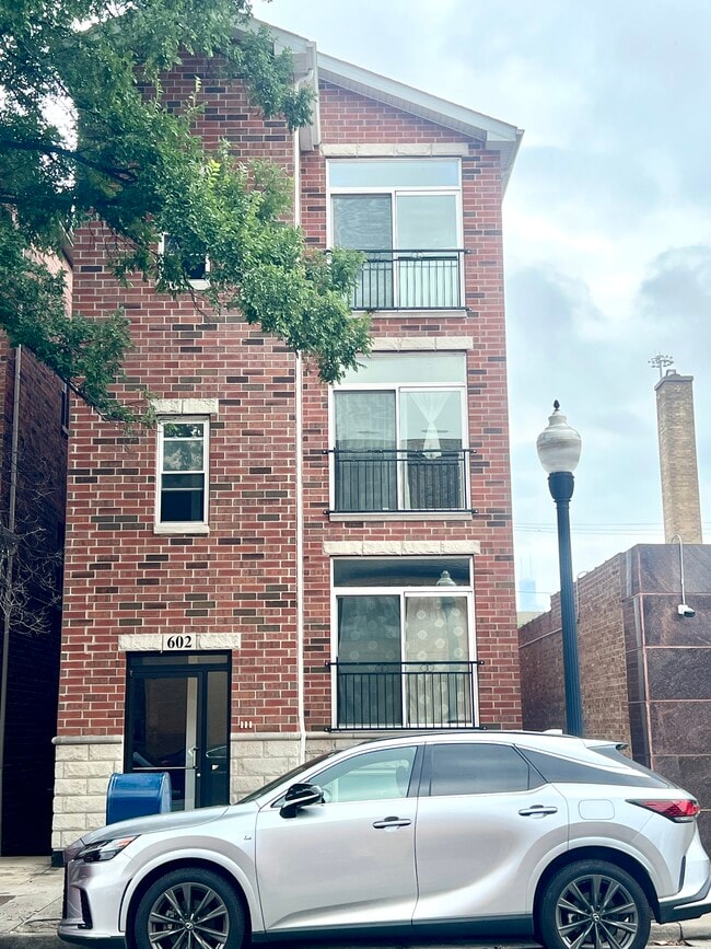 Photo - 602 W 26th St Unit 3