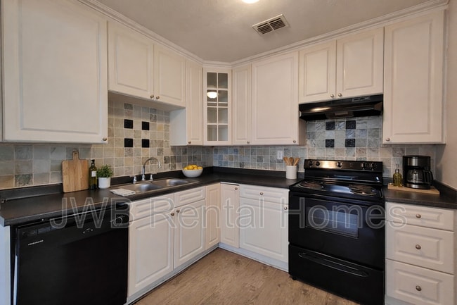 Photo - 3383 Sunnybrook Ave N