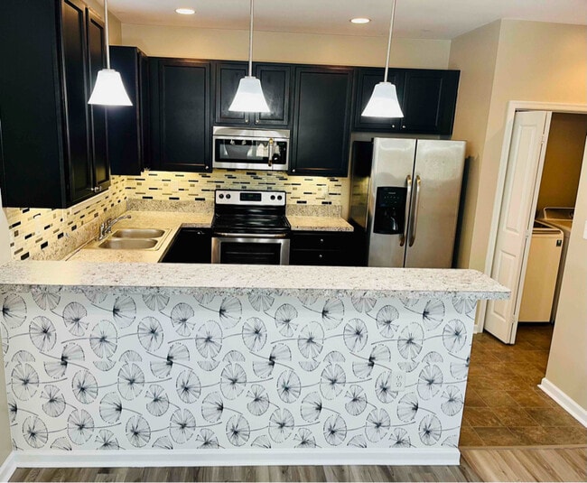 Photo - 1752 Halesworth Ln