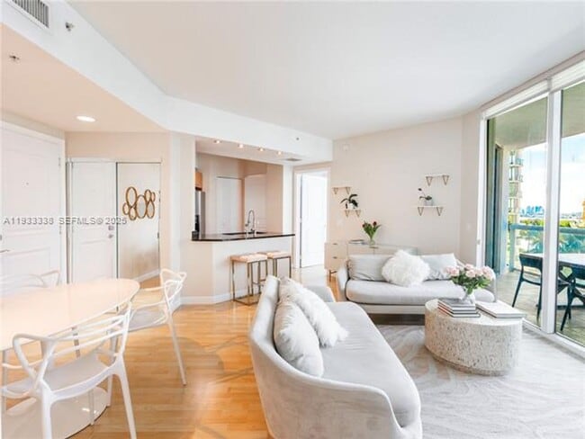 Photo - 480 NE 30th St Unit 480 NE 30th St  1103