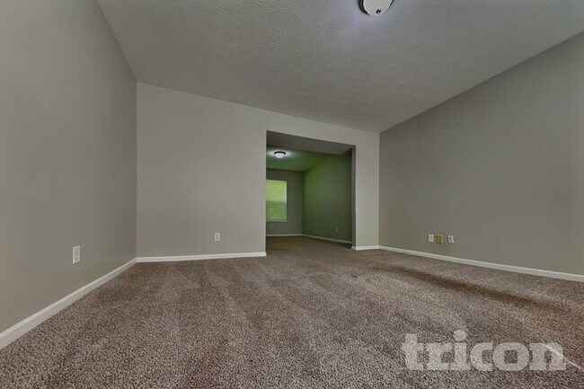 1426 Auburn Dr