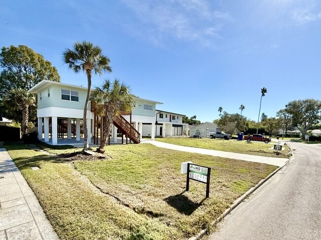 Photo - 4869 Venetian Blvd NE