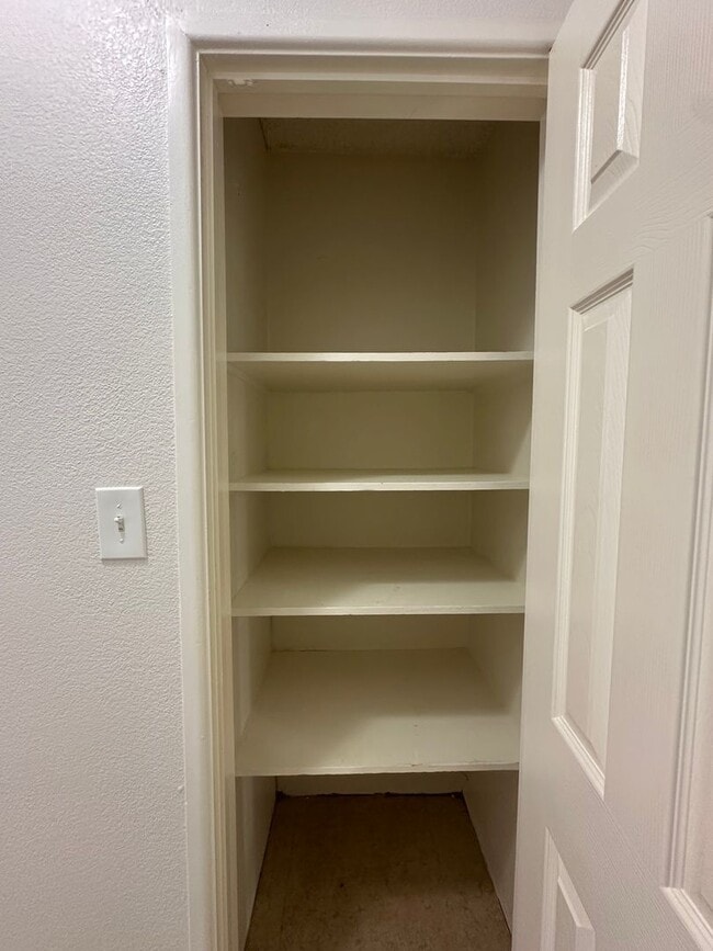 Photo - 2 Bedroom / 1 Bath Apartment for Rent Unit 7918 Bright Ave #A