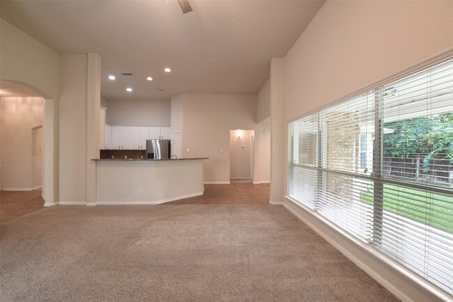 Photo - 22 E Hobbit Glen Dr