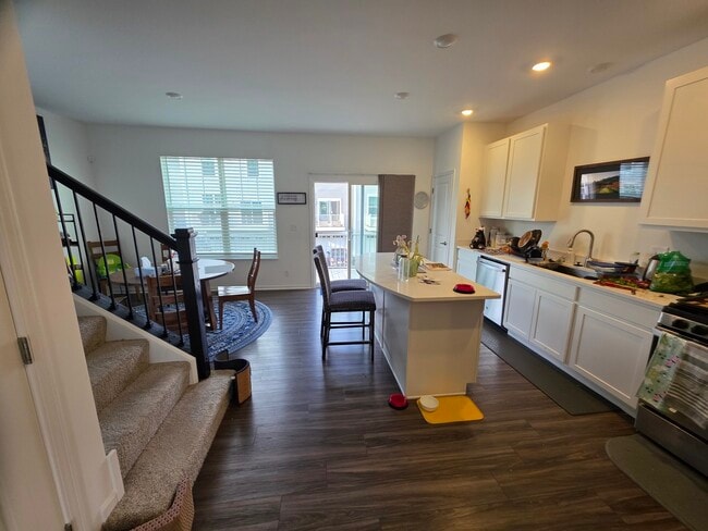 Photo - 1033 Atterberg Rd