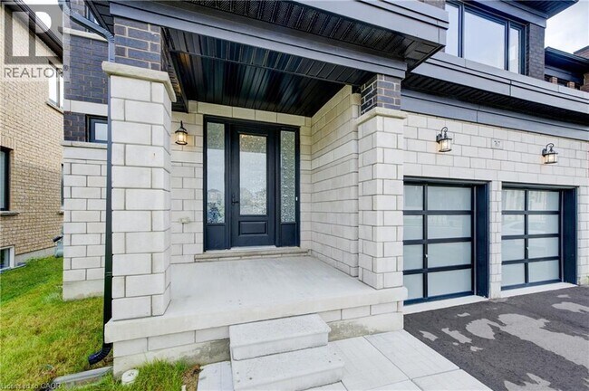 Photo - 767 Queenston Blvd