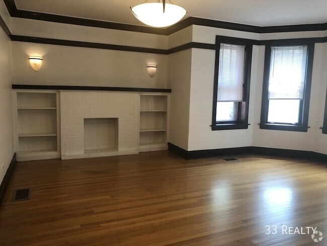 Building Photo - Beautiful 3 Bed 2 Bath Apartment MAY 1 Unit 2