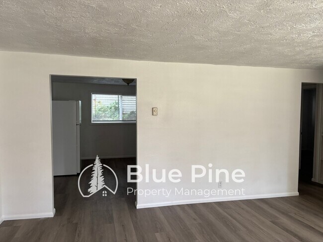 411 Gladstone St Unit 3