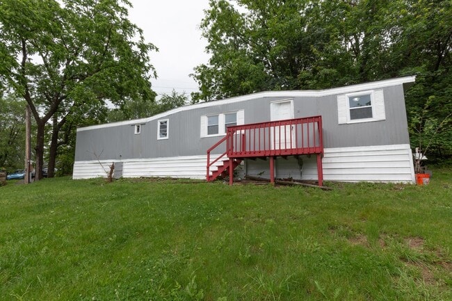 Building Photo - 2 Bed/1 Bath Trailer in Berkeley Springs