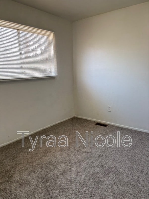 Photo - 11717 Outer Dr W