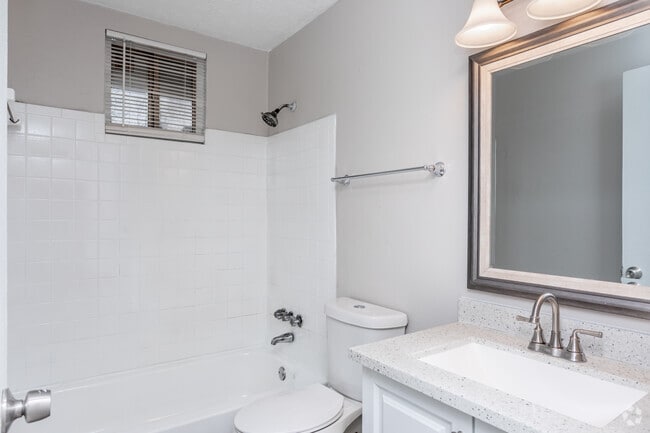 2BR, 1BA - 880 SF - Aspen Court Apartments