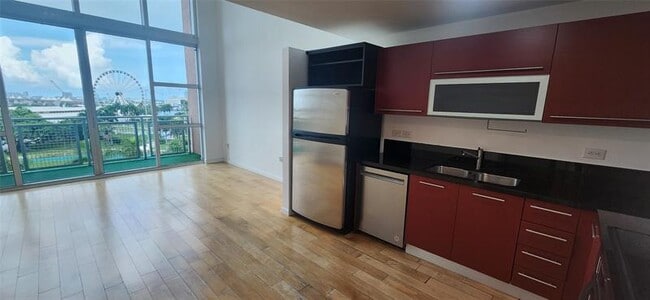 Photo - 253 NE 2nd St Unidad 631