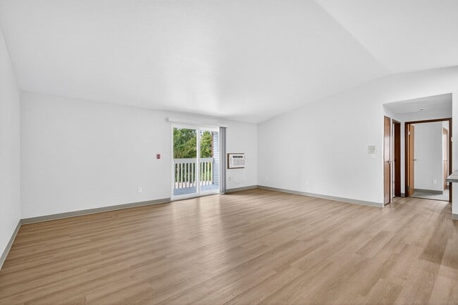 Photo - Whispering Pines Apartments