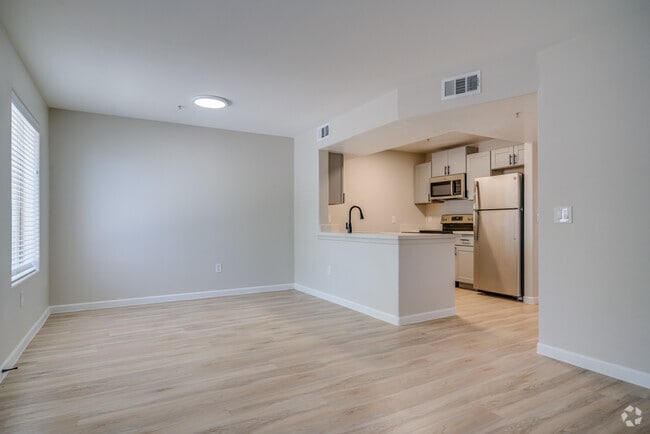 2 BR, 1 BA - 845 SF