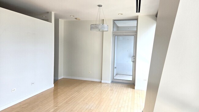 Photo - 510 W Erie St Unit 1007