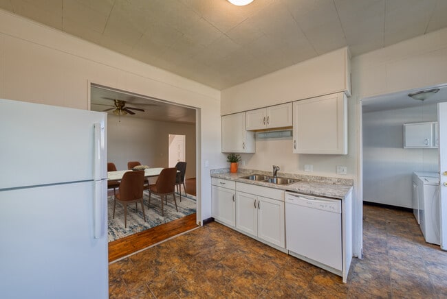 Photo - 420 W Saginaw St