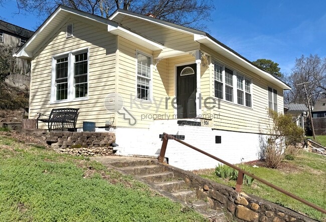 Building Photo - 904 Boylston St