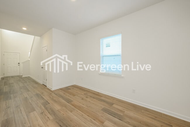 Photo - 2476 Lennox Rd SE