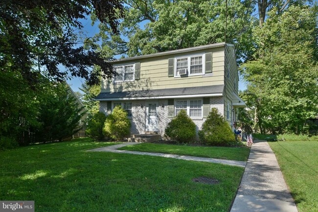 576 Meadowbrook Ave