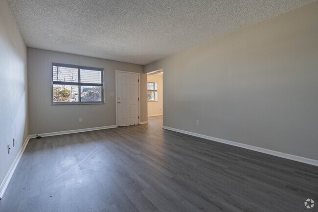 2BR, 2BA - 1,050SF - Living Room
