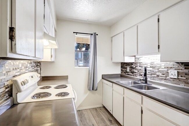 Photo - 13515 Copper Ave NE