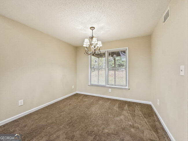 Photo - 1577 Linksview Way