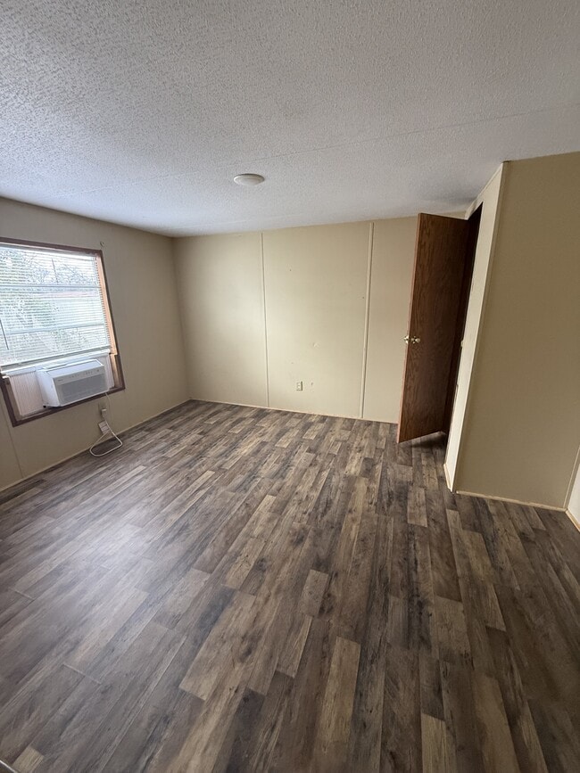 Photo - 605 Henrietta St