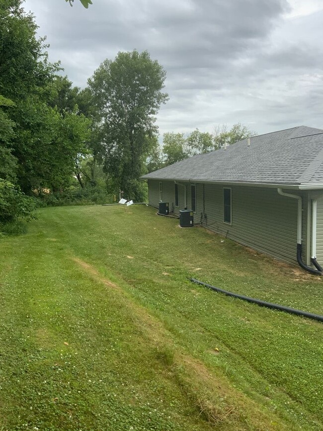 Photo - 221 Glenda Dr Unit B