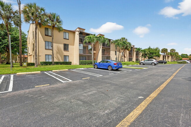 624 Sea Pine Way Unidad B3