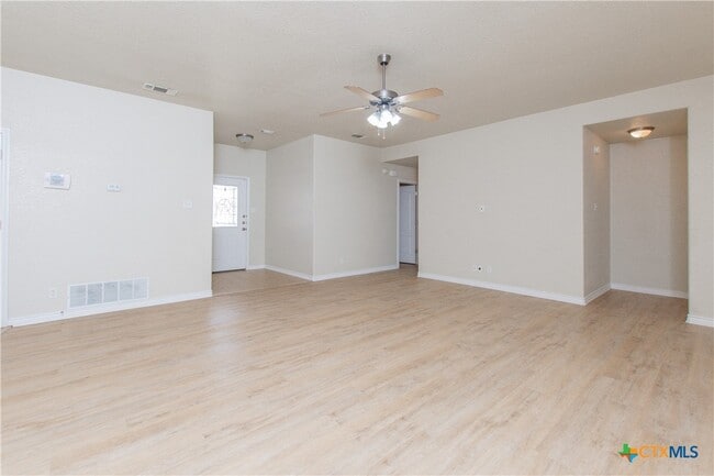 Photo - 404 Rowdy Dr