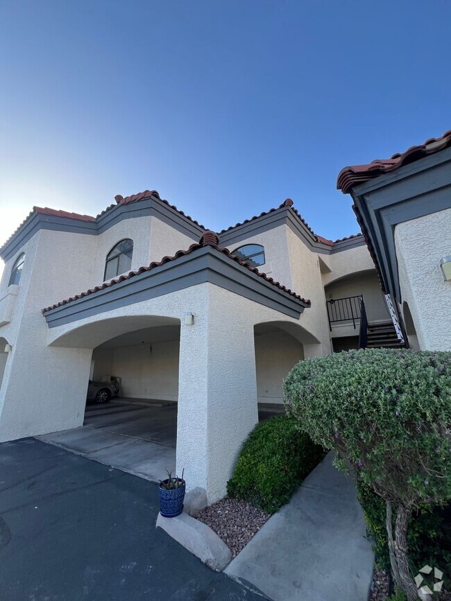 Building Photo - Newly Renovated Enclaves Condo! Unit 251