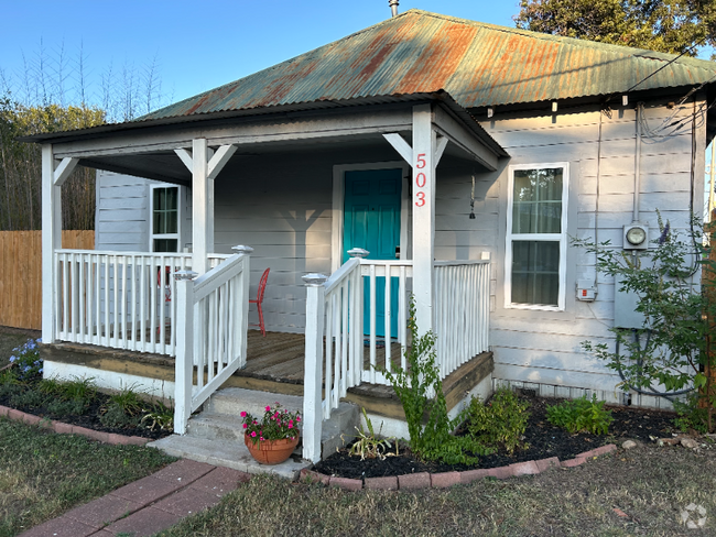 Building Photo - 503 Pecan St Rental