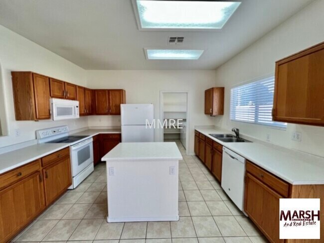 Photo - Nice 3 bedroom home with new paint & new carpet in Mesa!