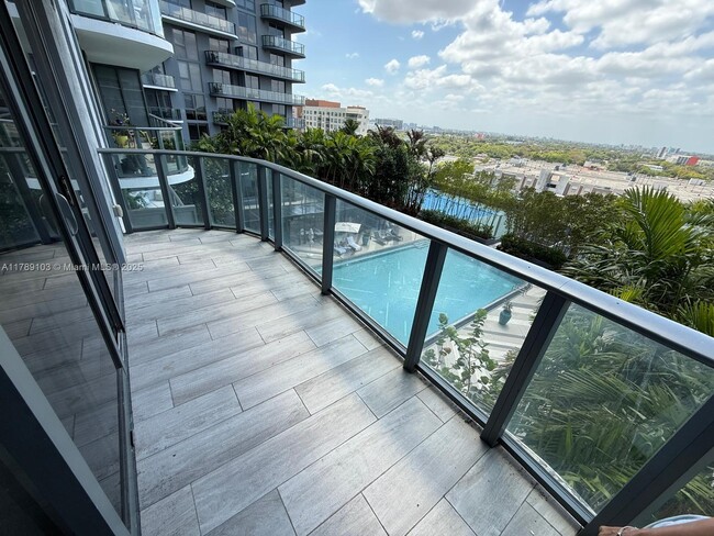 Photo - 121 NE 34th St Unidad 1009 Rental